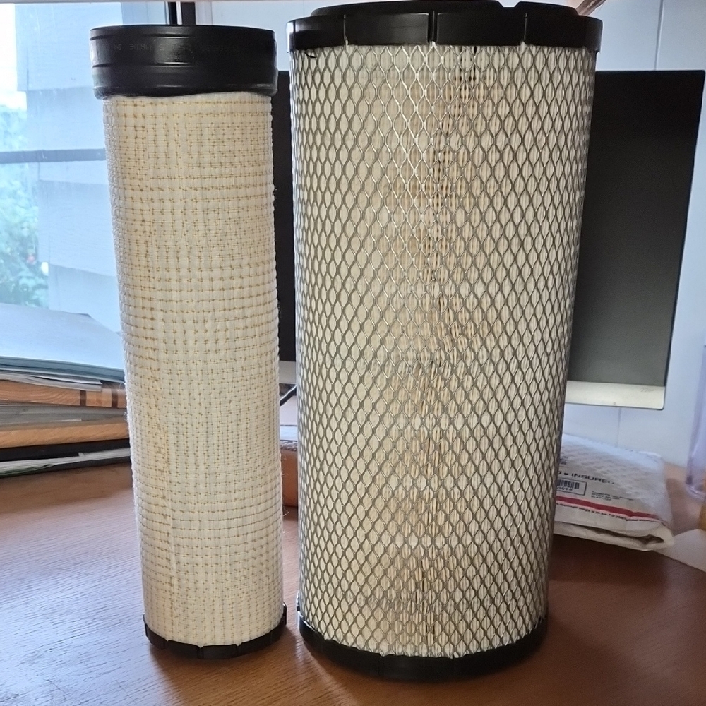 Donaldson Air Filter Set - Picture 2 of 2